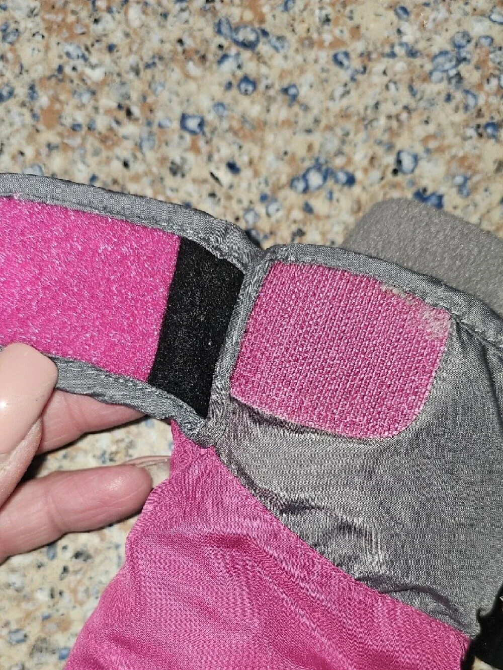 3M Thinsulate Youth Pink and Gray Insulated Gloves Size Juniors 4-7